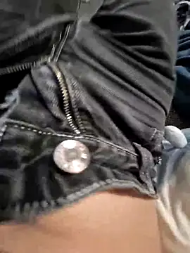 Snapshot of Leon-pervboy chatting on February 18, 4:03 pm Leon-pervboy online show from February 18, 4:03 pm