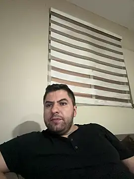 Snapshot of raulgzz4 chatting on March 29, 5:51 am raulgzz4 online show from March 29, 5:51 am