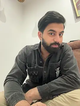 hottestboy03 online show from December 18, 6:19 am