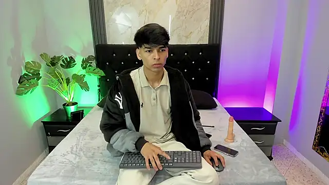 OnlyJos online show from October 12, 1:54 pm