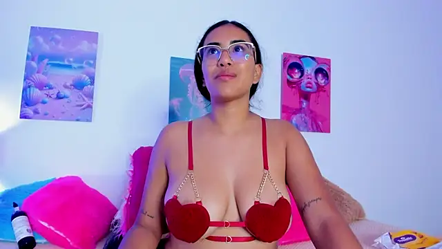 tyra bankss  online show from December 5, 3:15 am