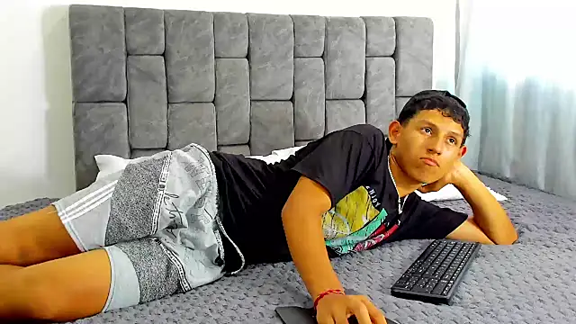 Felipe Gonzales online show from October 15, 7:25 pm