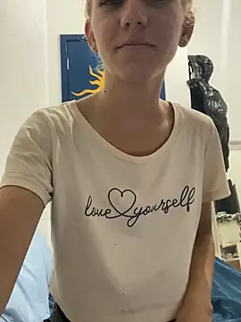 Bruna551 online show from October 4, 11:25 pm