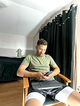 Snapshot of Spencer10 chatting on October 25, 10:59 pm Spencer10 online show from October 25, 10:59 pm