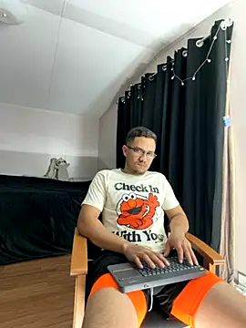 Snapshot of Spencer10 chatting on October 27, 10:47 pm Spencer10 online show from October 27, 10:47 pm