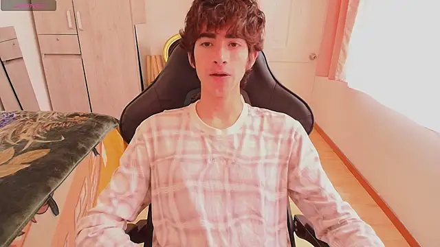 Nude Boy18 online show from September 11, 3:23 pm