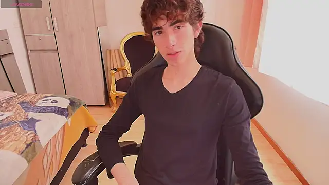 Nude Boy18 online show from September 12, 4:18 pm