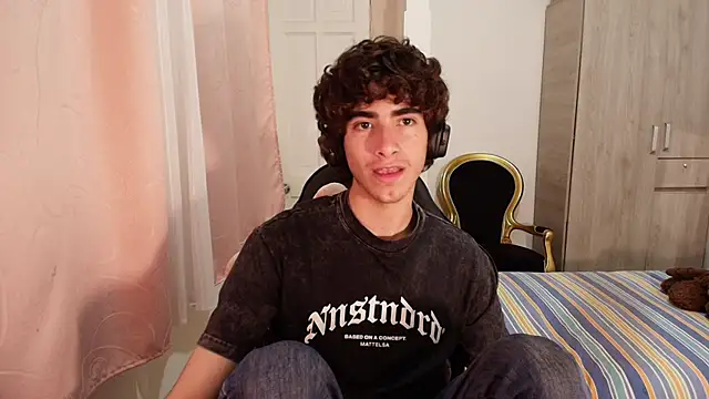 Nude Boy18 online show from October 7, 6:10 am