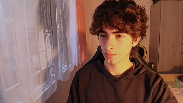 Nude Boy18 online show from October 10, 9:36 pm