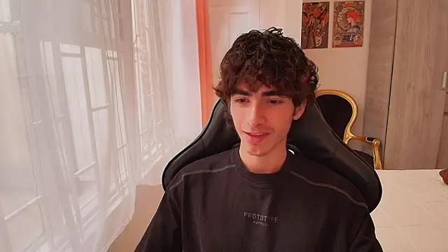 Nude Boy18 online show from October 16, 7:26 pm