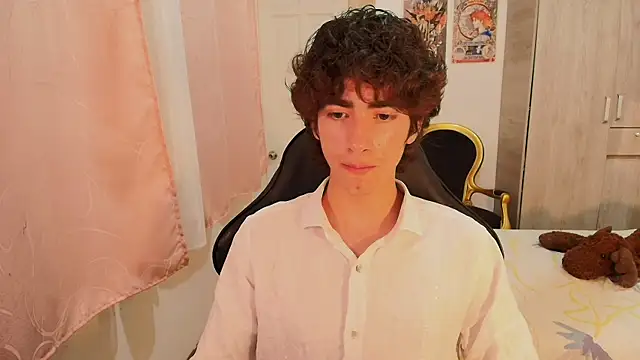 Nude Boy18 online show from October 22, 11:48 pm