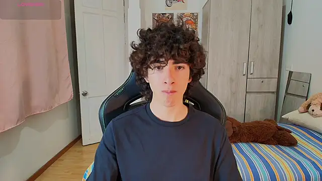 Nude Boy18 online show from December 14, 1:11 am