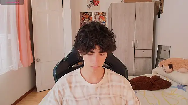 Nude Boy18 online show from March 28, 8:08 pm