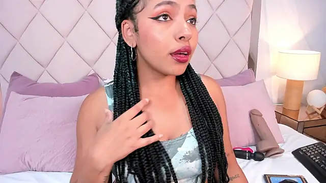 Snapshot of momo_ayasse chatting on October 17, 9:28 pm momo ayasse online show from October 17, 9:28 pm