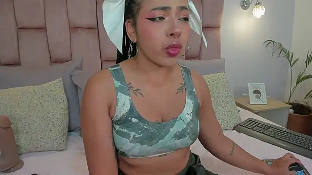 Snapshot of momo_ayasse chatting on November 2, 2:36 am momo ayasse online show from November 2, 2:36 am