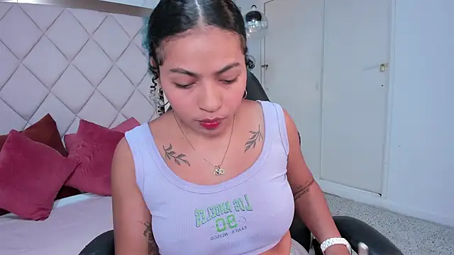 Snapshot of momo_ayasse chatting on December 2, 9:54 pm momo ayasse online show from December 2, 9:54 pm