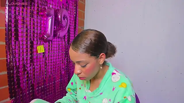 Snapshot of yumi_hanna chatting on September 23, 1:52 am yumi hanna online show from September 23, 1:52 am