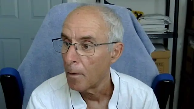 funone1999 online show from April 7, 6:19 pm