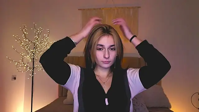 Little mia   online show from March 24, 10:26 pm