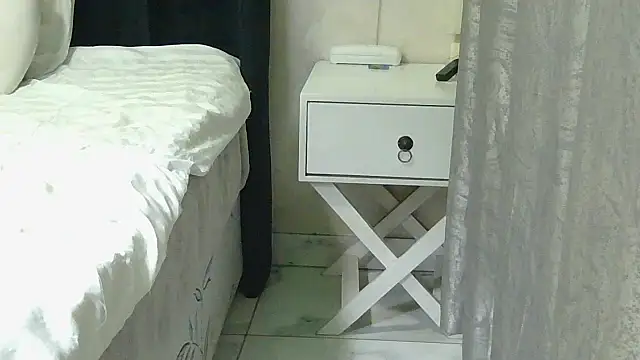 Petite Queenxx online show from September 14, 3:05 am