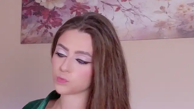 Snapshot of Sienna_Voss chatting on April 3, 8:51 pm Sienna Voss online show from April 3, 8:51 pm