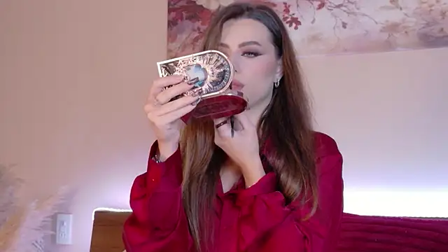 Snapshot of Sienna_Voss chatting on May 17, 8:27 pm Sienna Voss online show from May 17, 8:27 pm