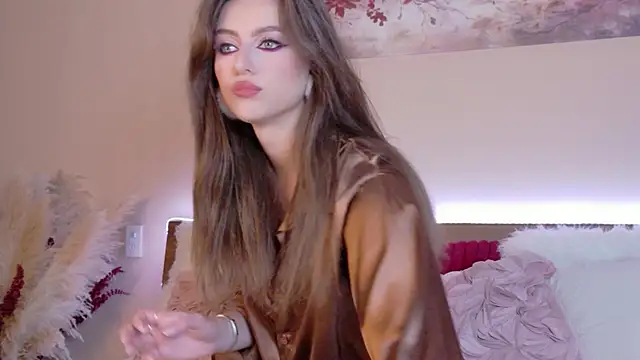 Snapshot of Sienna_Voss chatting on June 7, 8:12 pm Sienna Voss online show from June 7, 8:12 pm