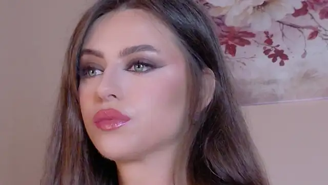 Snapshot of Sienna_Voss chatting on June 18, 10:14 pm Sienna Voss online show from June 18, 10:14 pm