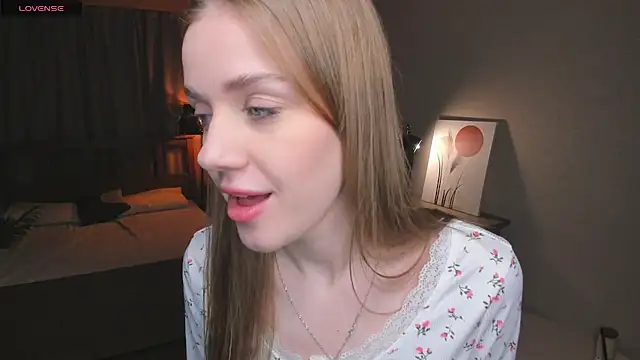 OdellaFrake online show from November 28, 7:49 pm