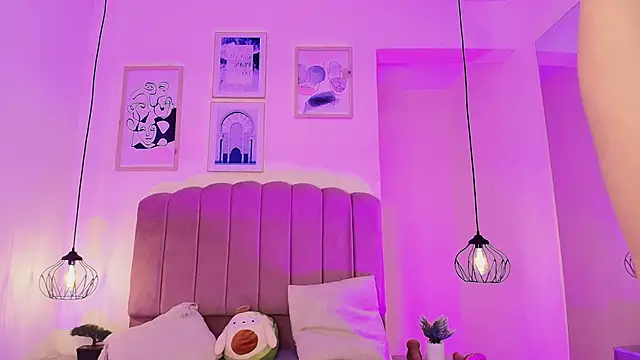 Isabelgh  online show from October 26, 3:45 am