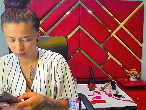 Kataleya Luck online show from December 5, 3:15 am