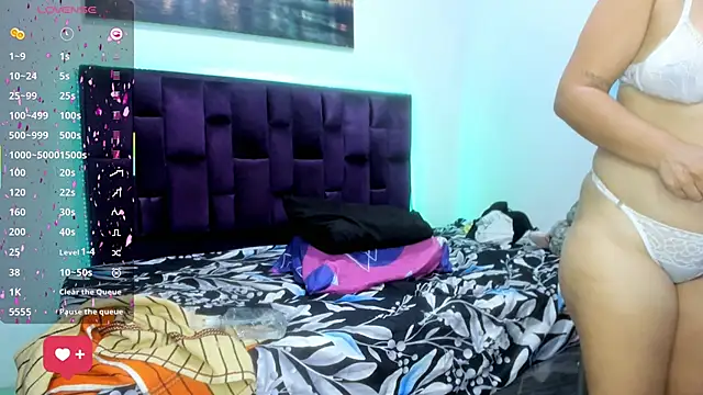 Alicia Whitee online show from March 17, 10:29 am