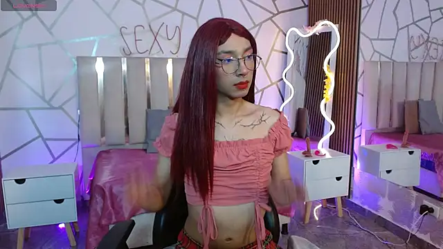 Snapshot of CYRUS_TAY chatting on December 3, 1:42 pm CYRUS TAY online show from December 3, 1:42 pm