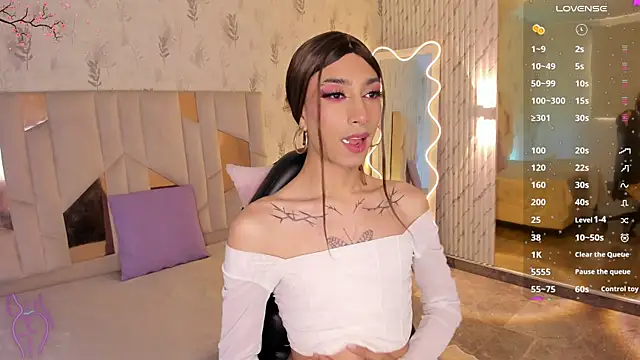 CYRUS TAY online show from August 3, 12:43 pm