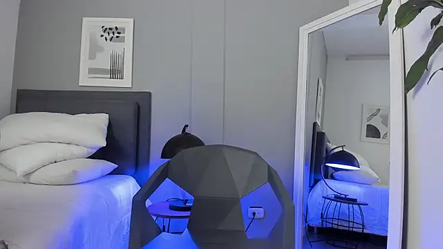 Tylerffoxx online show from September 8, 8:52 pm