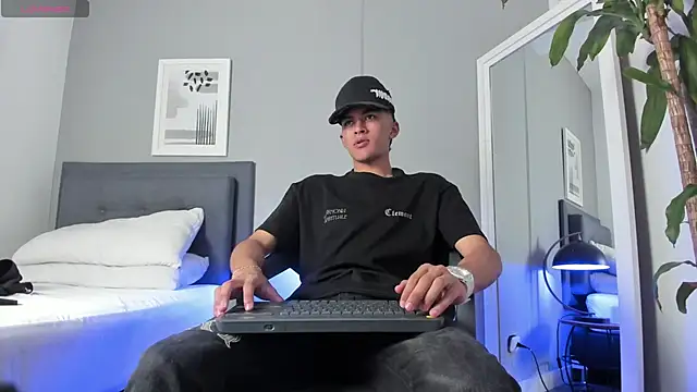 Tylerffoxx online show from September 13, 8:30 pm