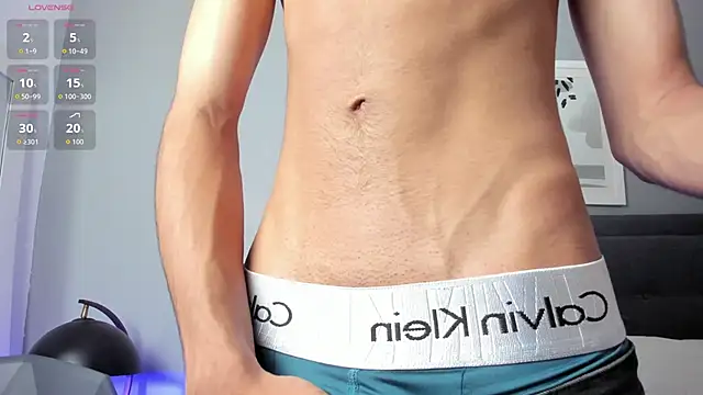 Tylerffoxx online show from February 18, 8:38 pm