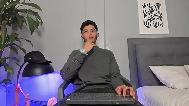 Tylerffoxx online show from June 21, 6:16 am