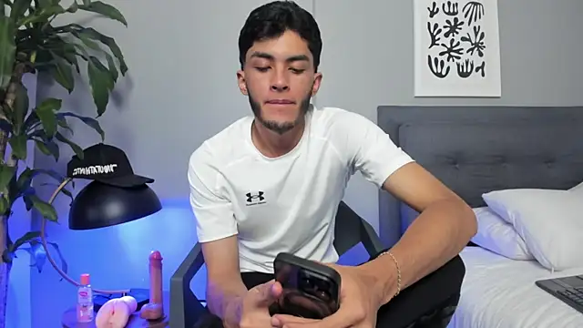 Tylerffoxx online show from July 6, 11:07 pm