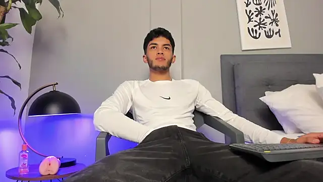 Tylerffoxx online show from July 29, 1:20 pm