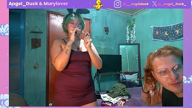 Snapshot of Angel_Duck chatting on May 23, 9:30 pm Angel Duck online show from May 23, 9:30 pm
