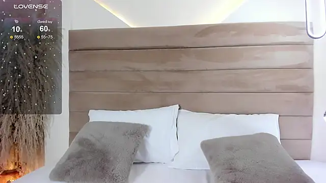 CarolineLee  online show from September 9, 10:53 pm