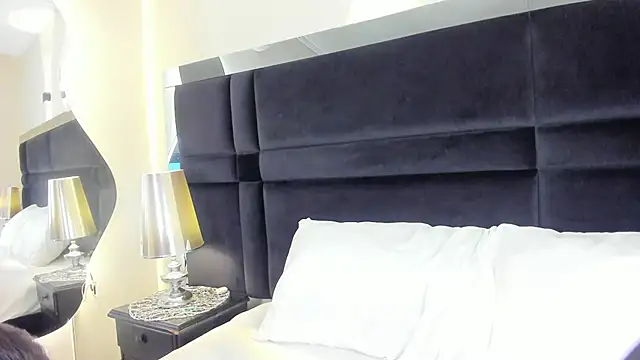CarolineLee  online show from June 18, 10:36 pm