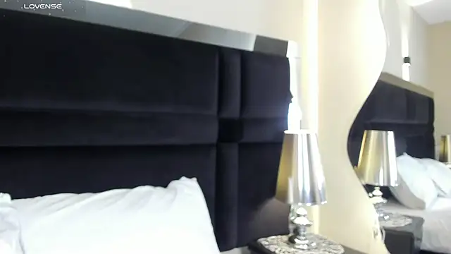 CarolineLee  online show from July 8, 10:36 pm