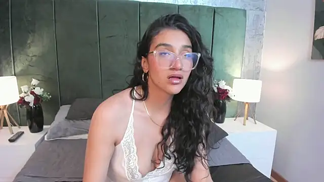 Snapshot of ValentiinaCruz chatting on September 12, 10:54 pm ValentiinaCruz online show from September 12, 10:54 pm