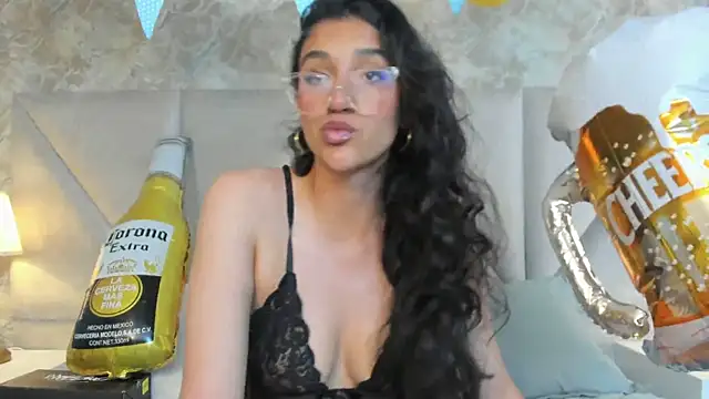 Snapshot of ValentiinaCruz chatting on October 4, 7:34 pm ValentiinaCruz online show from October 4, 7:34 pm