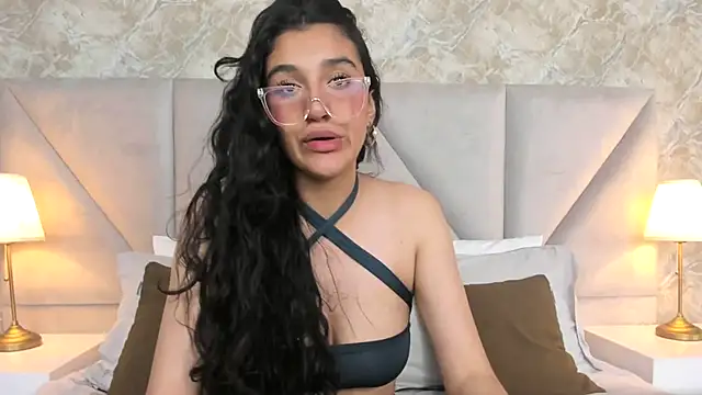 Snapshot of ValentiinaCruz chatting on October 14, 10:32 pm ValentiinaCruz online show from October 14, 10:32 pm