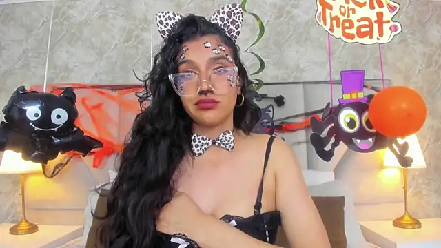 Snapshot of ValentiinaCruz chatting on October 17, 11:29 pm ValentiinaCruz online show from October 17, 11:29 pm