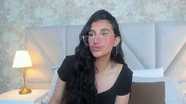 Snapshot of ValentiinaCruz chatting on October 20, 10:21 pm ValentiinaCruz online show from October 20, 10:21 pm