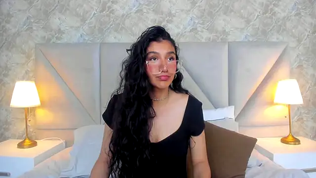 Snapshot of ValentiinaCruz chatting on October 28, 10:45 pm ValentiinaCruz online show from October 28, 10:45 pm